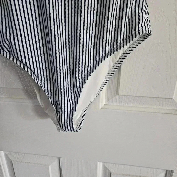 Modcloth one piece bathing suit - Picture 3 of 5